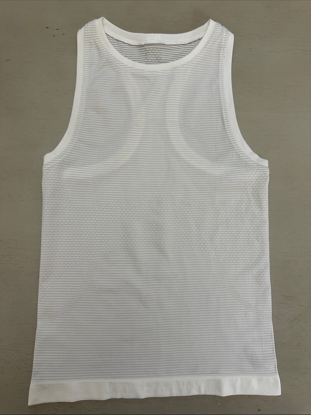 Lululemon White Swiftly Tech Racerback Tank Top 2.0 - size 0 - EUC